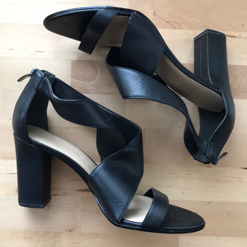Via Spiga black leather heels